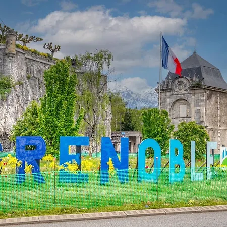 Le Marquis - Esplanade / Bastille *